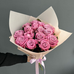 Бизнес-букет из 15 роз в фоамиране